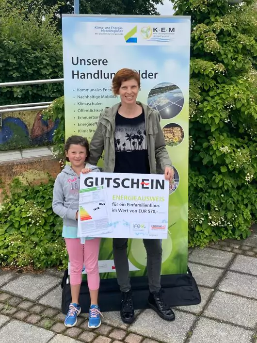 Übergabe Gutschein für einen Energieausweis