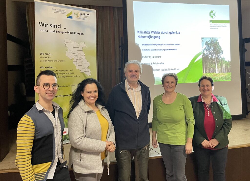 Gruppenfoto Klimafitte Wälder durch gelenkte Naturverjüngung