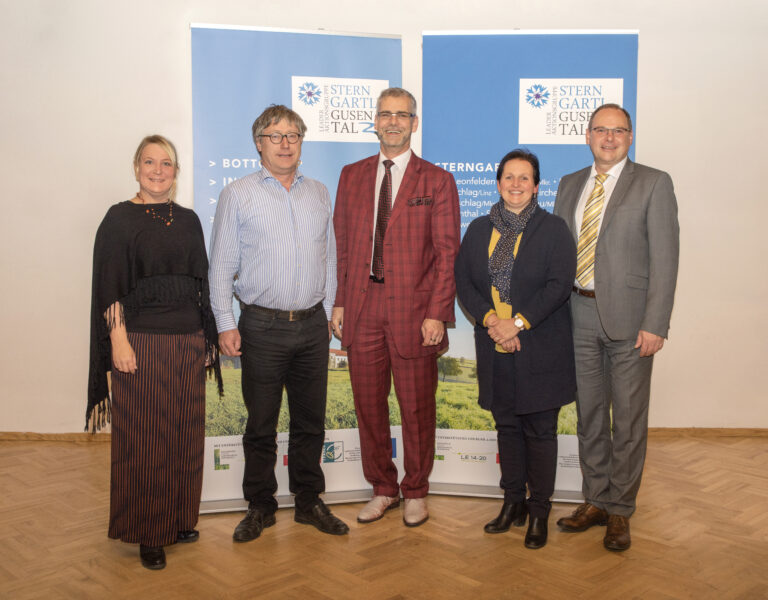 Gruppenfoto Stabsübergabe in der LEADER-Region Sterngartl Gusental