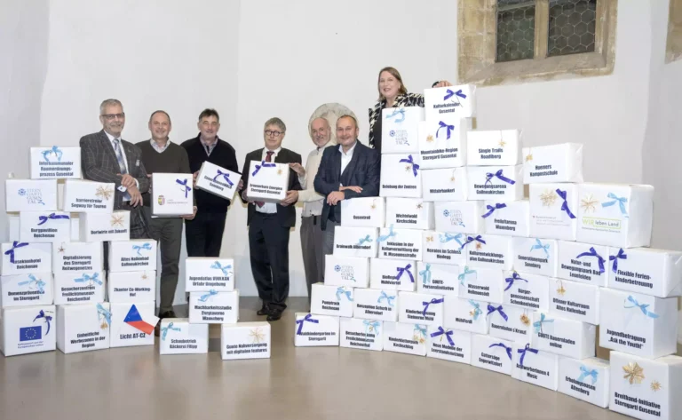 Gruppenfoto mit Projektwürfeln