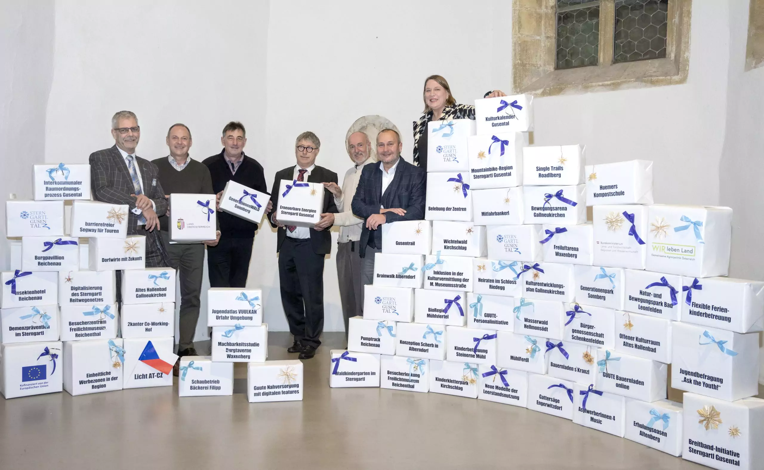 Gruppenfoto mit Projektwürfeln