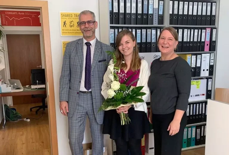 Gruppenfoto mit Praktikantin Sanda Prandstätter